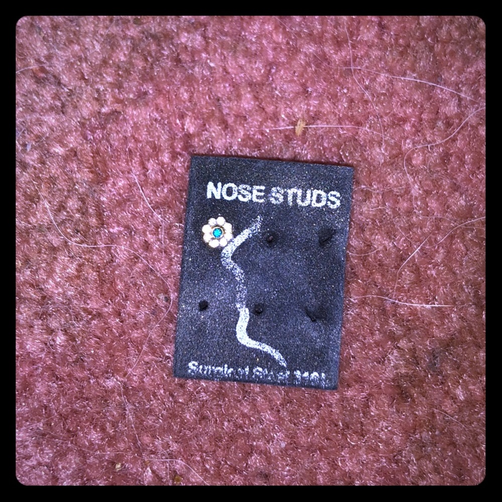 Green bling flower nose stud